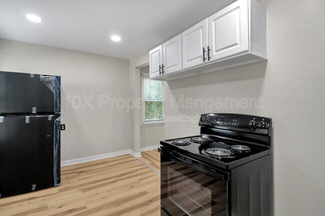 Building Photo - 1045 S James Rd