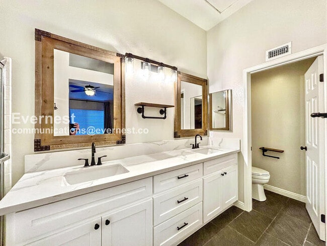 Building Photo - 9 Vía Espiritu