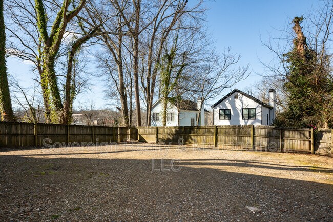 Building Photo - 404 Paines Ave NW