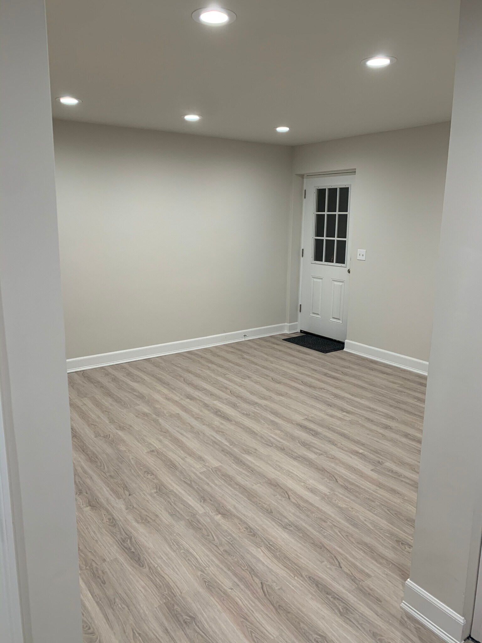 Living room - 281 Oak Dr