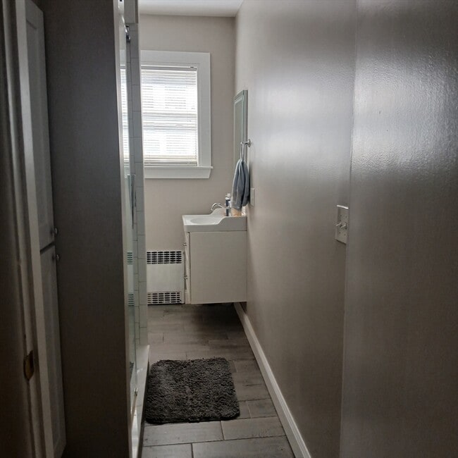 Building Photo - 132 Thorndike St