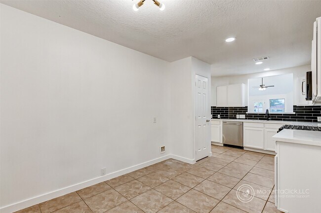 Building Photo - 4831 Sand Colony Ln