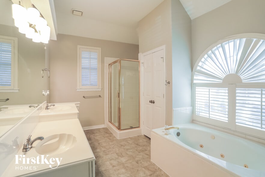 Building Photo - 311 Riverwalk Ln