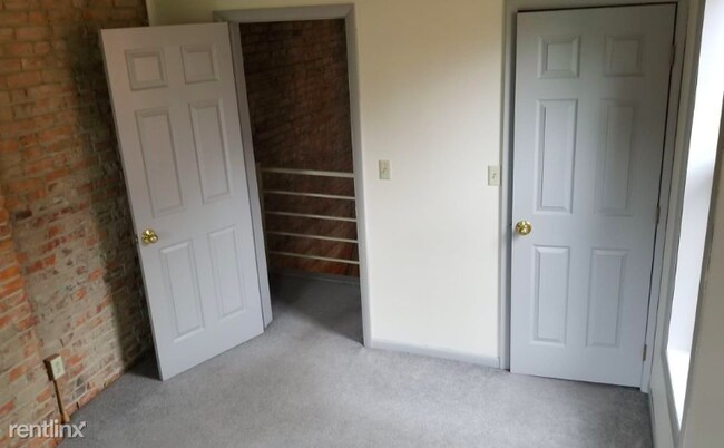 Building Photo - 2 br, 1 bath Townhome - 735 Hamlet St