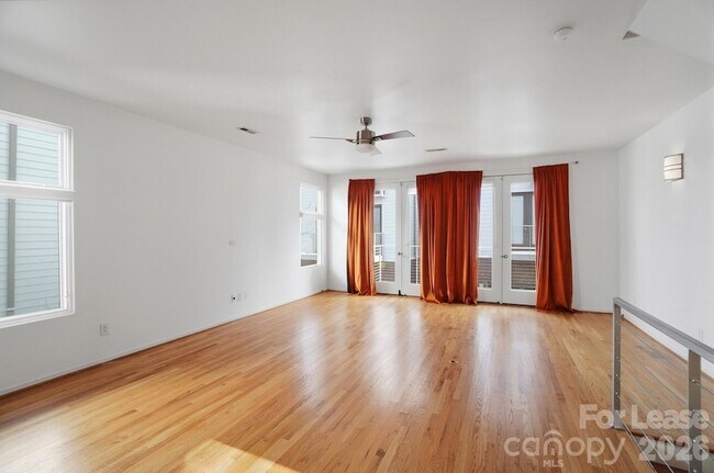 Building Photo - 921 Westbrook Dr