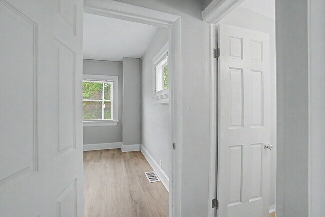 Building Photo - 2600 Wayne Ave
