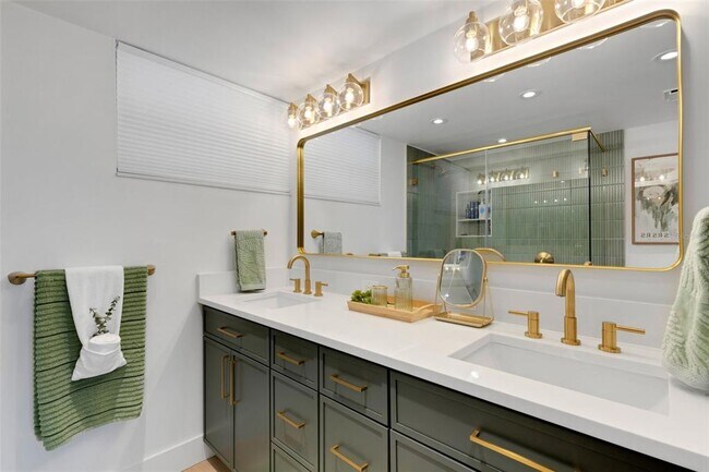 Building Photo - 4360 Chatham Dr