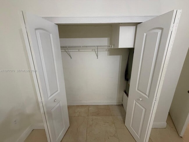 Building Photo - 1585 W 53rd St