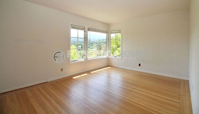 Building Photo - 107 Bretano Way