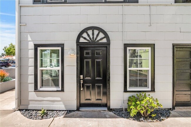 Building Photo - 274 Cliff Dr