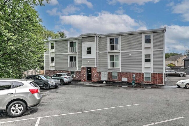 Building Photo - 855 Providence St