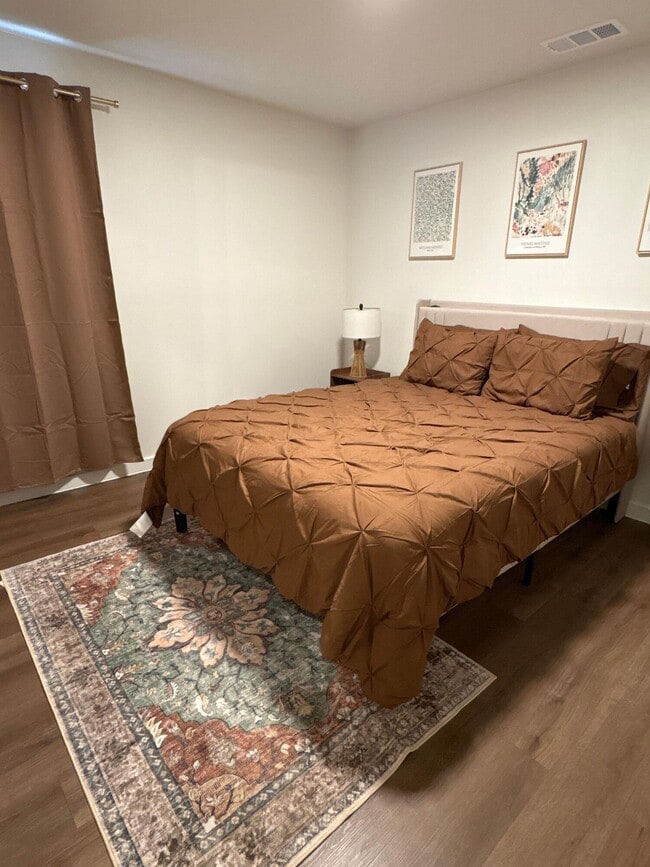 Building Photo - 2124 Langford Ave