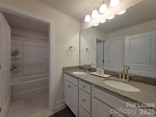 Building Photo - 2216 Skybrook Oaks Dr