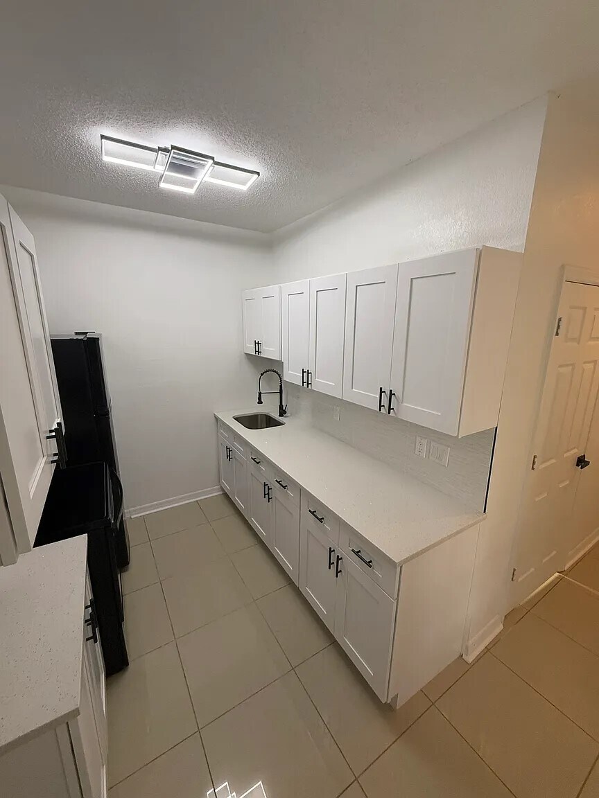 Building Photo - 3460 4th Ave S