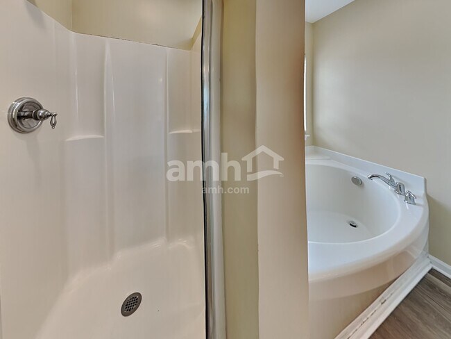 Building Photo - 516 Littleport Dr