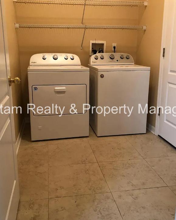 Building Photo - 1109 Cathcart Cir