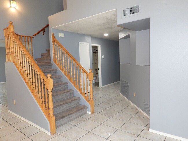 Building Photo - THIS HOME IS FOR LEASE UNTIL 8/31/2026 SHORT TERM.