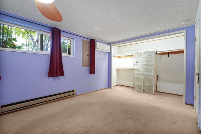 Building Photo - Vibrant Seattle Home