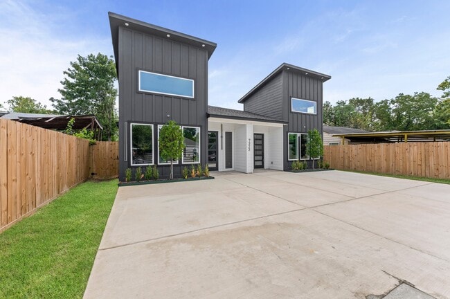 Building Photo - 7323 Bastogne Rd
