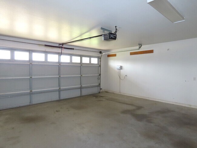 Building Photo - Gorgeous 3 Bedroom, 2 Bath Home in Flint!
