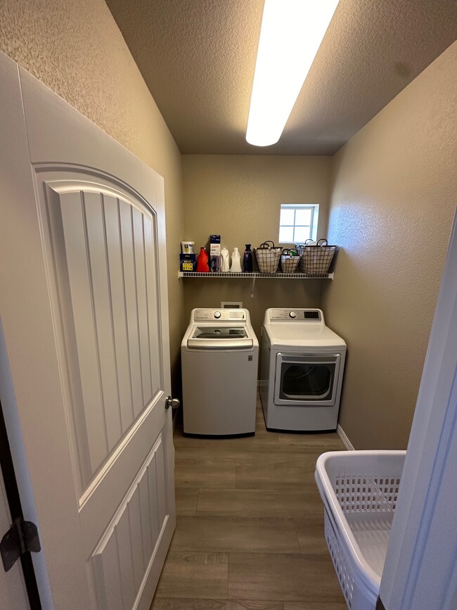 Building Photo - 8075 Cinnamon Ct