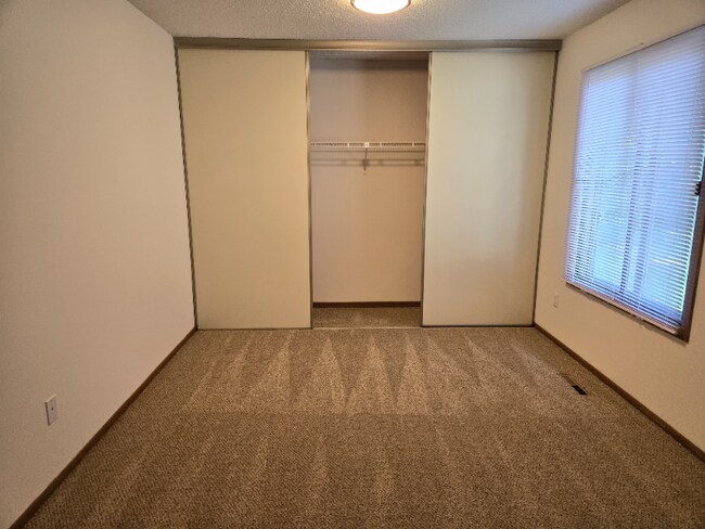 Building Photo - 6471 Hummingbird Ln