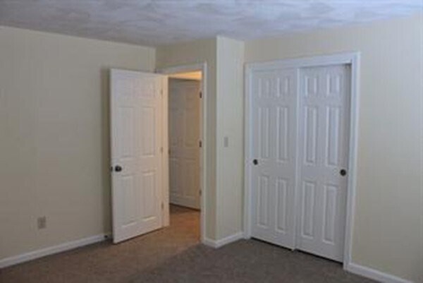 Building Photo - 2 Blueberry Dr