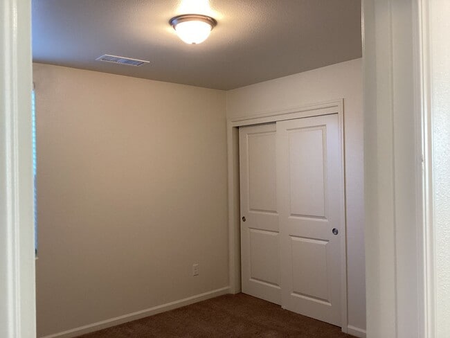 Building Photo - 6319 E Creek View Ln