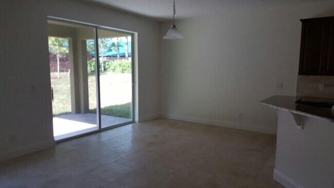 Building Photo - 1065 Vinsetta Cir