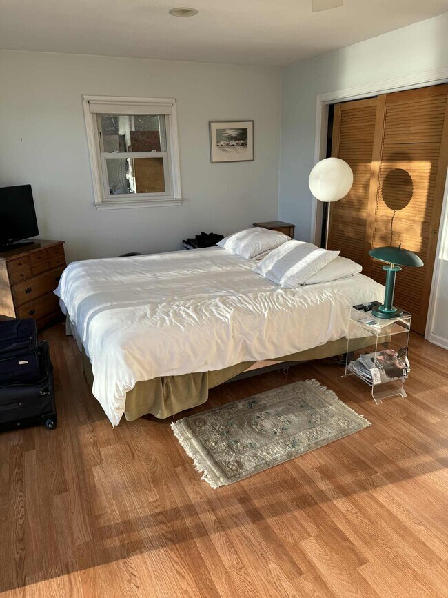 Building Photo - 10 Hillside Rd