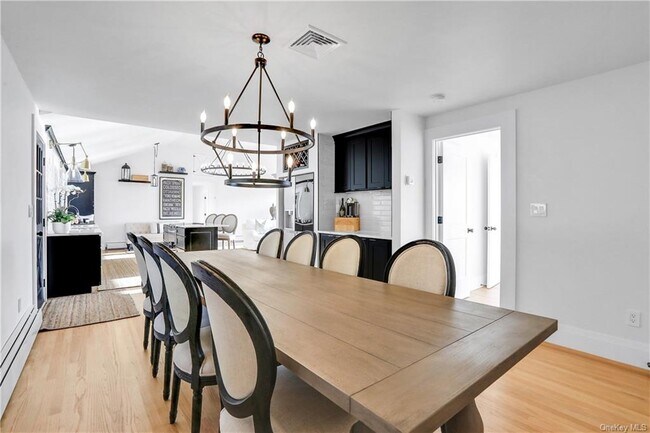 Building Photo - 381 Lakeside Rd