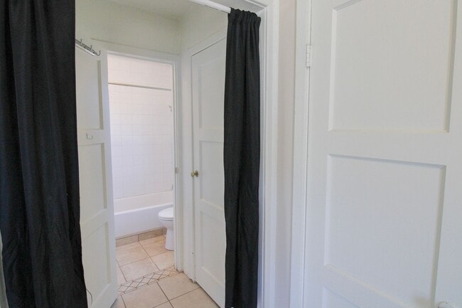 Building Photo - 1 Bed, 1 Bath Cottage in Grover Beach