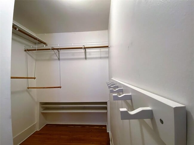 Building Photo - 1643 Park St