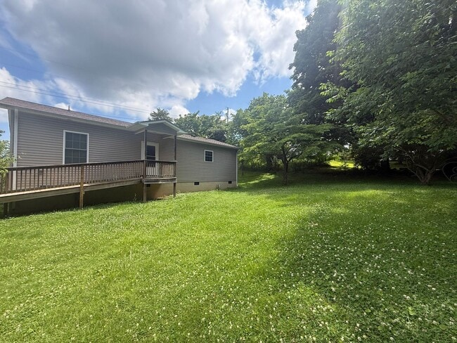 Building Photo - 3-Bedroom Home in Algood with Shaded Backyard