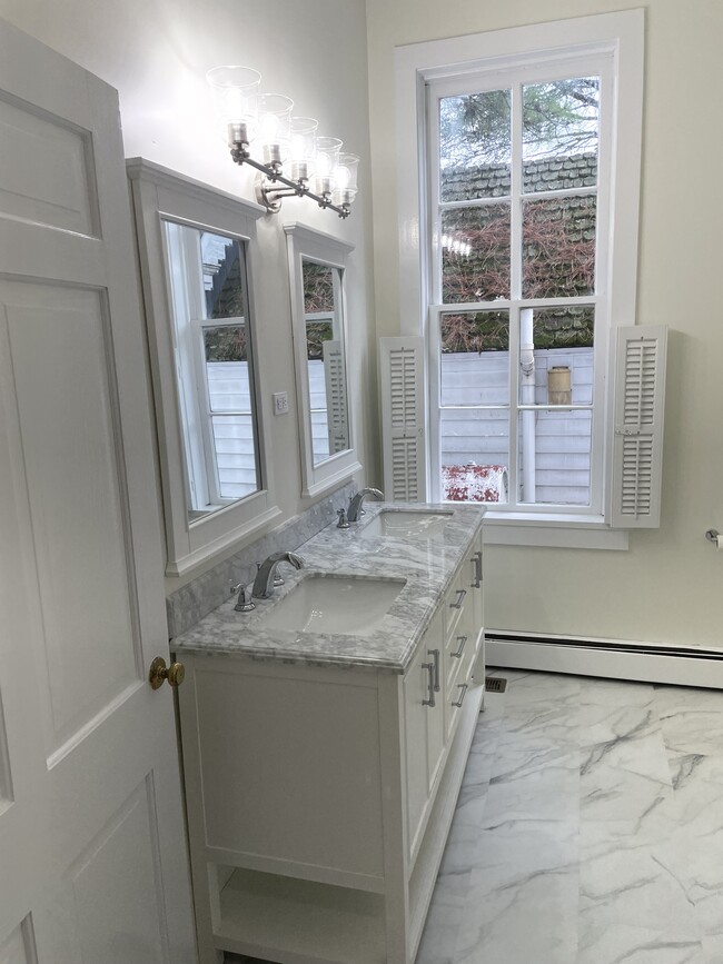 Bathroom - 214 N Morris St