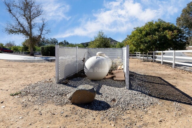 Building Photo - 39550 Calle De Companero