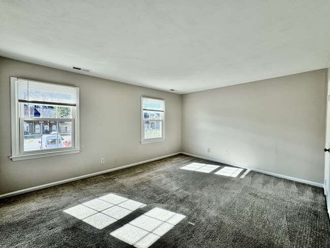 Building Photo - All Brick, End Unit Townhome in Kempsville...