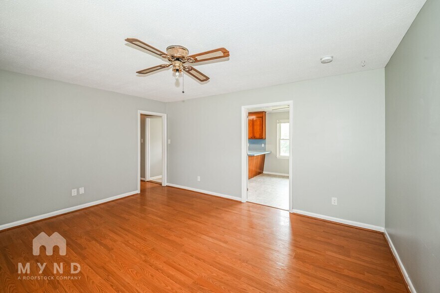 Building Photo - 221 Tanglewood Dr