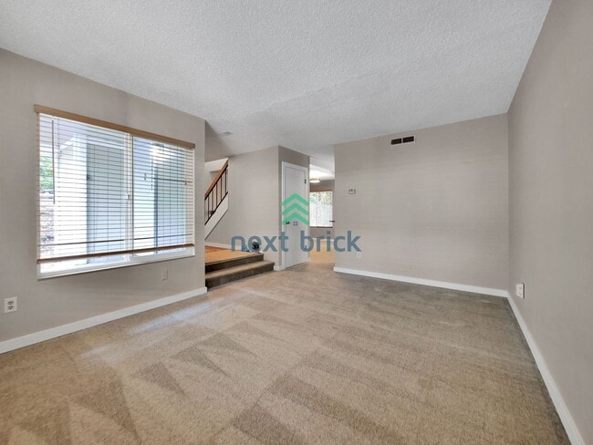 Building Photo - Spacious 4 Bed 2.5 Bath for Rent! OPEN HOU...
