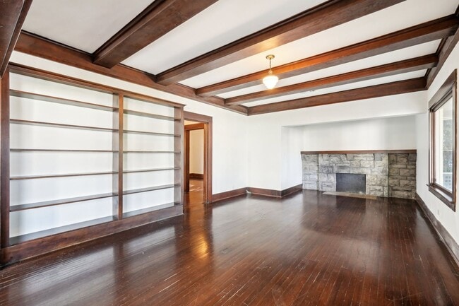 Building Photo - 1044 Manzanita St