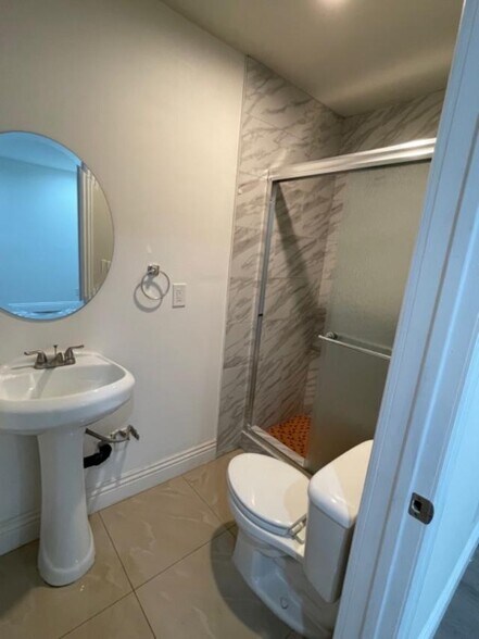 Building Photo - 19158 Schoenborn St