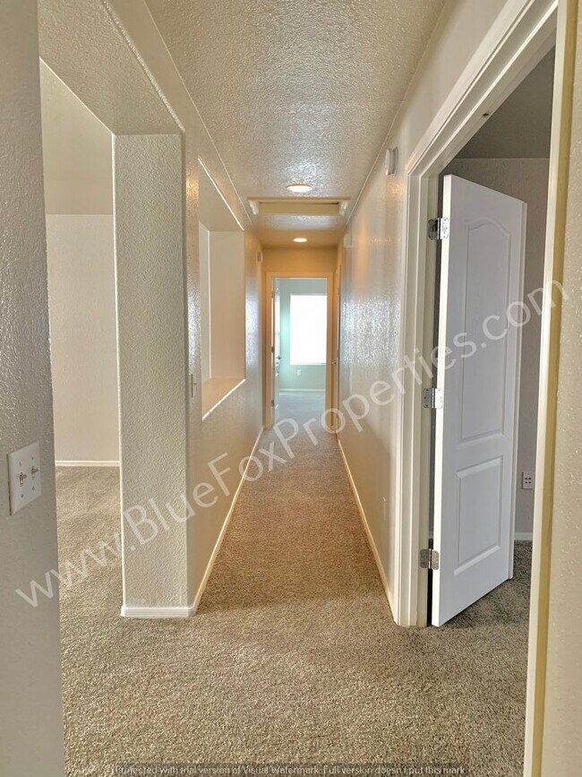 Building Photo - 475 W Calle La Bolita