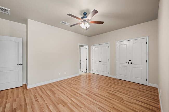 Building Photo - 4 Bed Navarre Townhome in Pool Community
