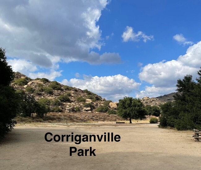 Building Photo - Nicely upgraded Townhome is East Simi