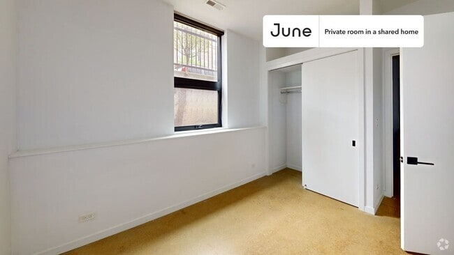 Building Photo - 2122 S Hoyne Ave