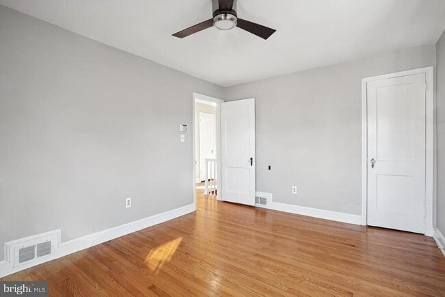 Building Photo - 313 E Mason Ave