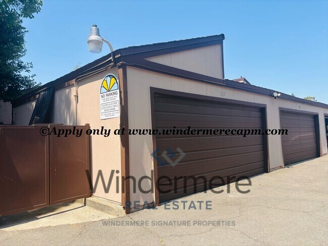 Building Photo - 127 Touchstone Pl