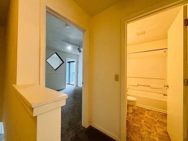 Building Photo - 503 Sunridge Dr
