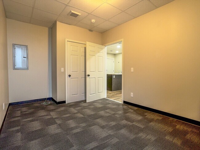 Building Photo - 101 N Mill St