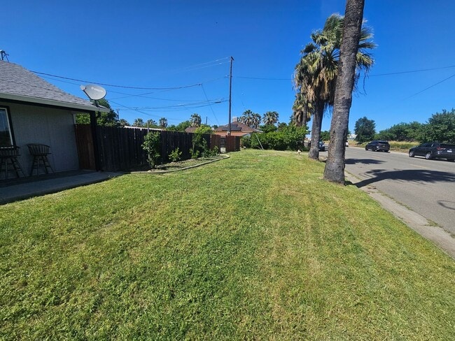 Building Photo - Home for Rent in Corning! 2 Bedroom 1 Bathroom PLUS Bonus Room